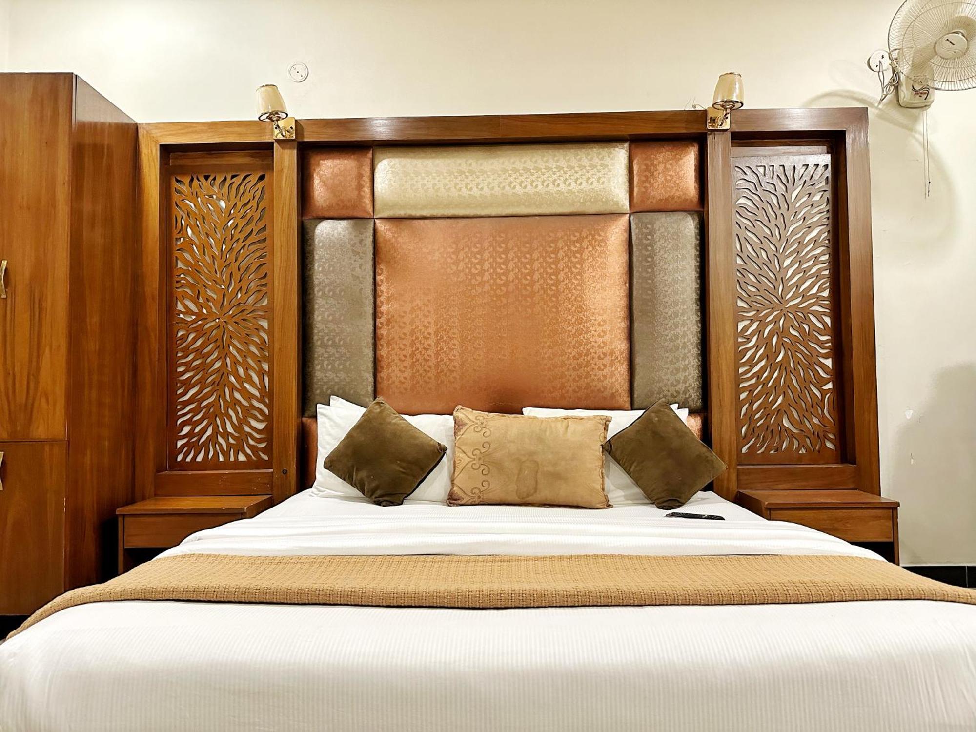 The Grand Hotel Multan Exterior foto